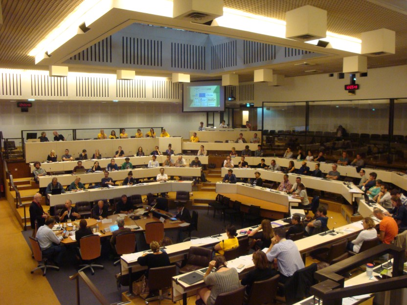 La restitution générale du travail des 3 ateliers fut suivie d’échanges avec la salle.